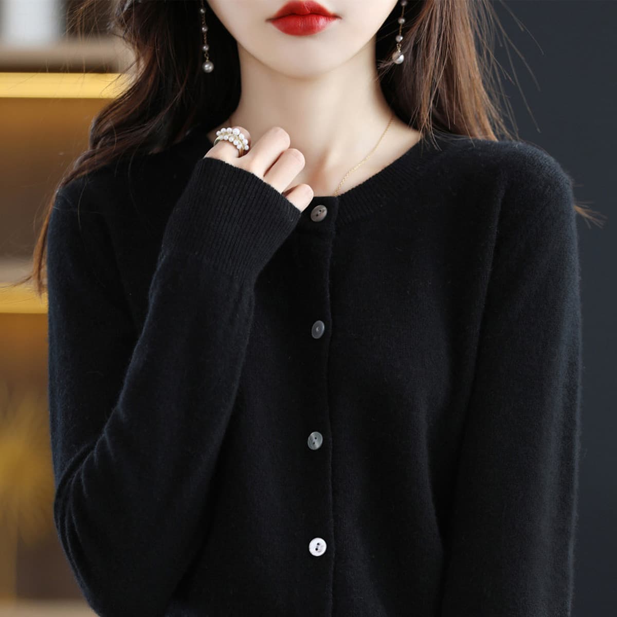 2025 новый трикотажный кардиган ранней весной свитер с круглым вырезом женский длинный рукав сплошной цвет дикие пальто для...