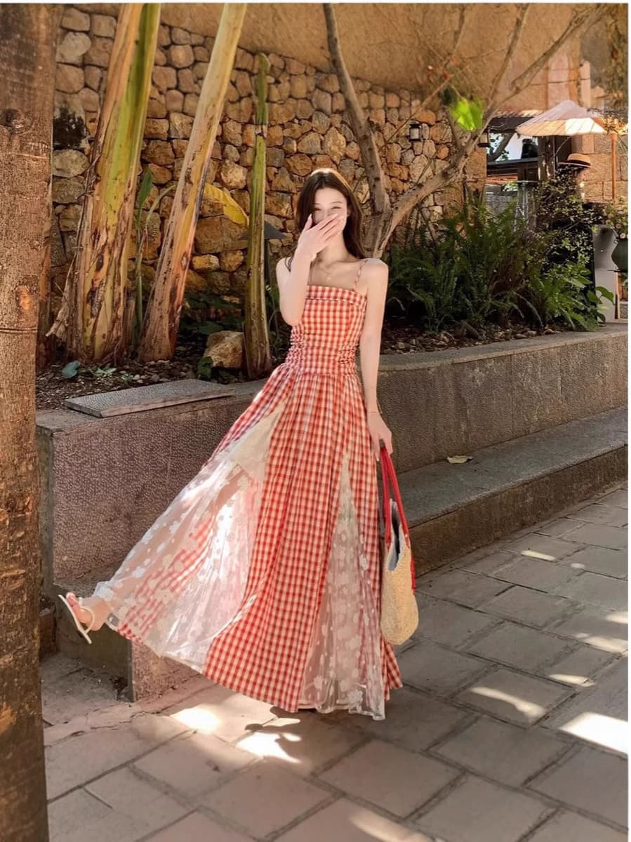 Сине-белое клетчатое кружевное платье-подтяжка женское весеннее 2025 новое талия