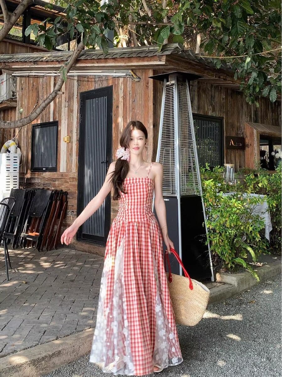 Сине-белое клетчатое кружевное платье-подтяжка женское весеннее 2025 новое талия