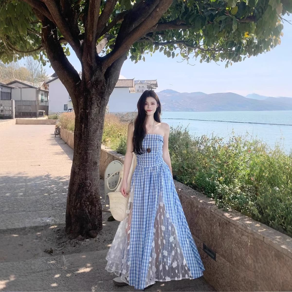 Сине-белое клетчатое кружевное платье-подтяжка женское весеннее 2025 новое талия