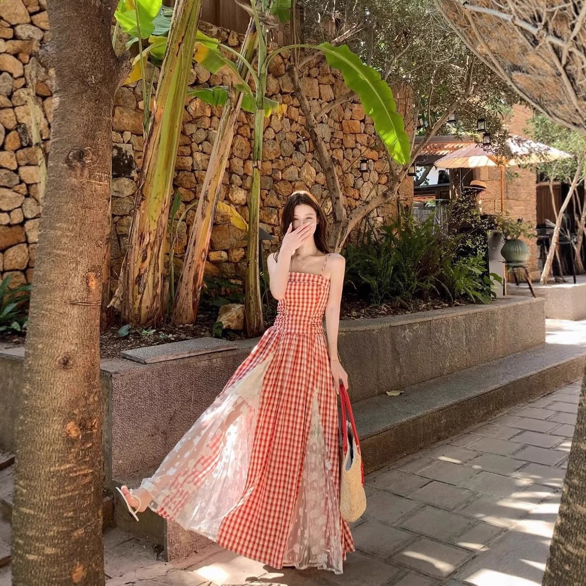 Сине-белое клетчатое кружевное платье-подтяжка женское весеннее 2025 новое талия