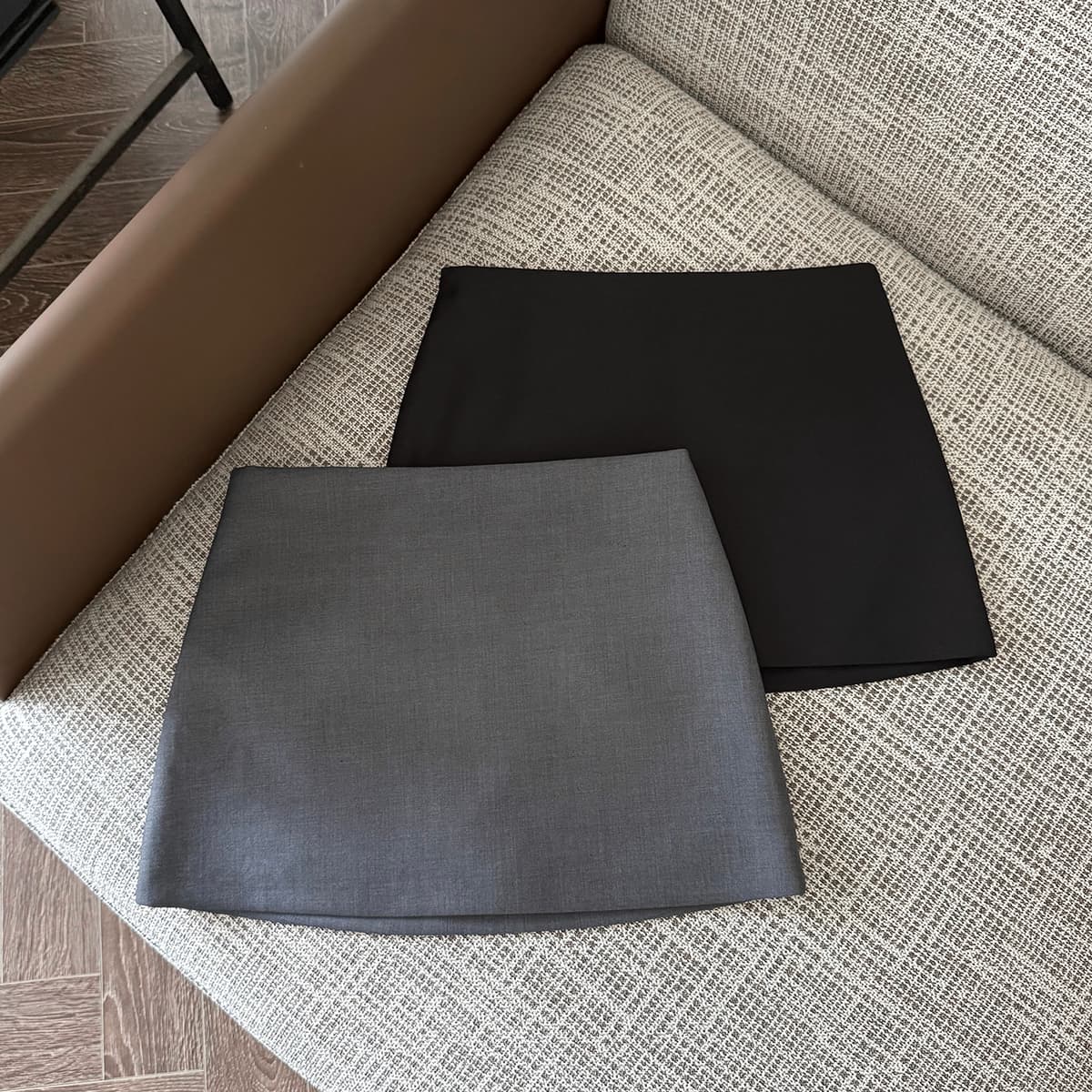 Костюм серая юбка женская лето 2025 новая обтягивающая короткая юбка черная короткая юбка с высокой талией