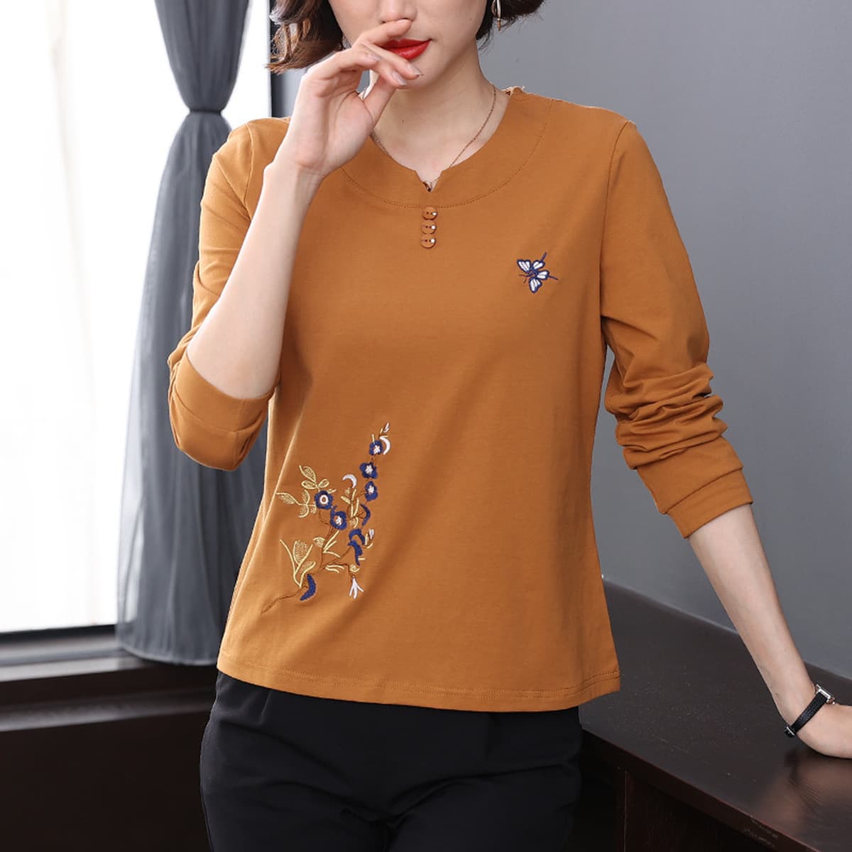 Весенняя одежда для женщин среднего и старшего возраста 2025: новые вышитые топы из чистого хлопка, оптовая продажа женской...