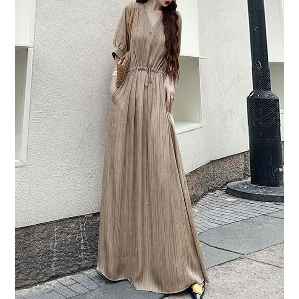 Высокий, расширенный простой повседневный, темпераментное платье с V-образным вырезом