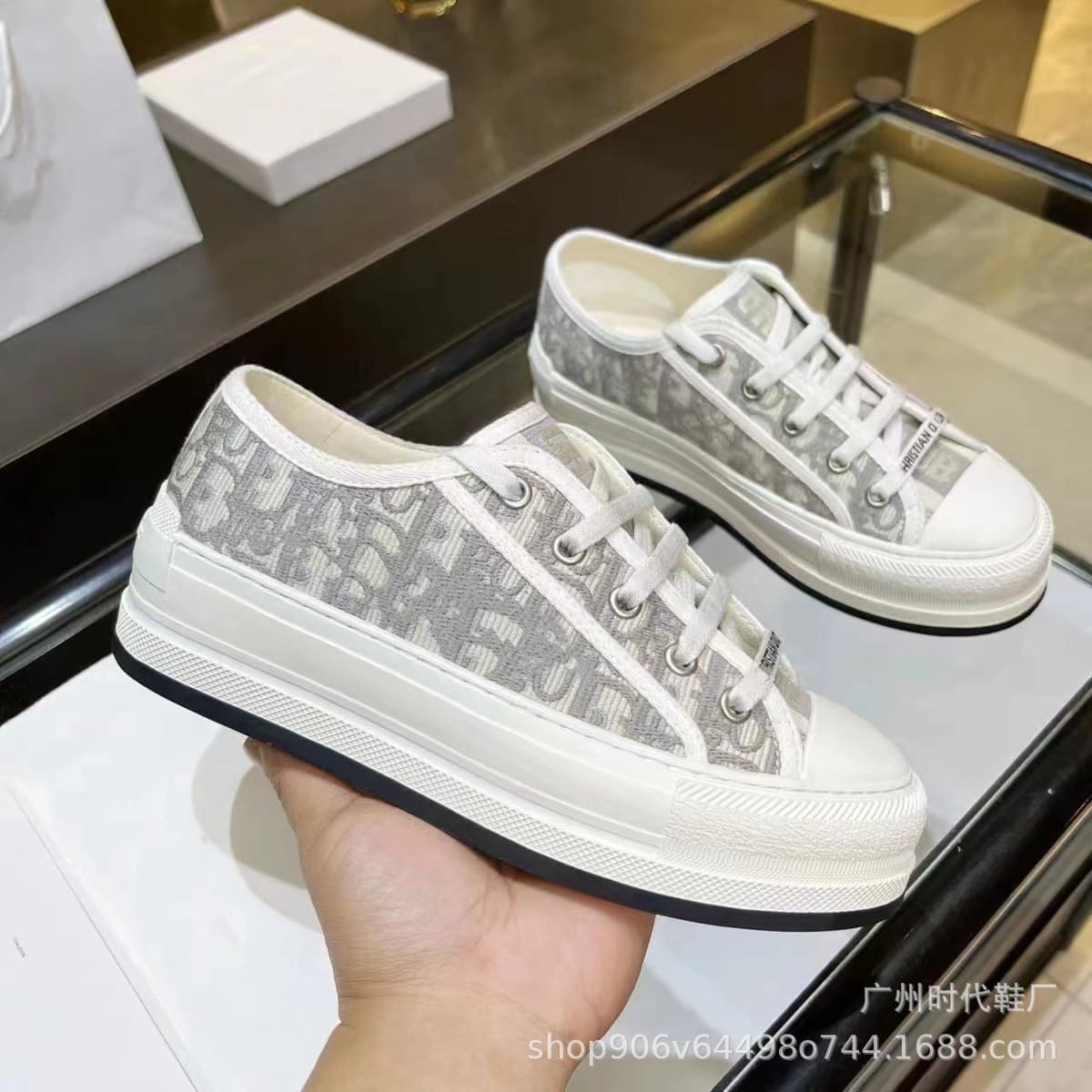 Женские парусиновые туфли с вышивкой D, новинка 2024, белые туфли на шнуровке со знаменитостями в Интернете, повседневные...