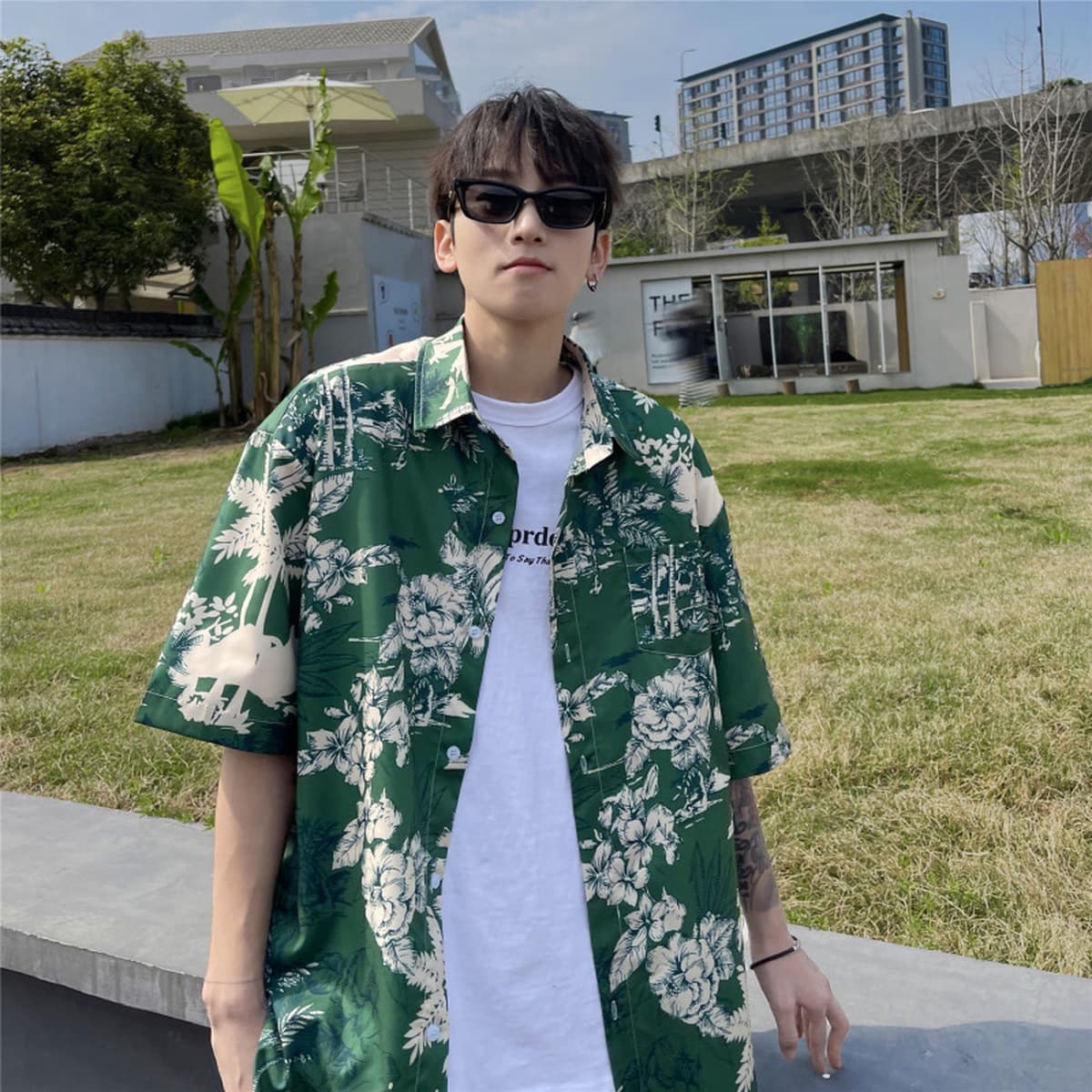 Гавайская цветочная рубашка мужская с короткими рукавами ледяной шелк прилив пляжная рубашка летняя тонкая свободная куртка...