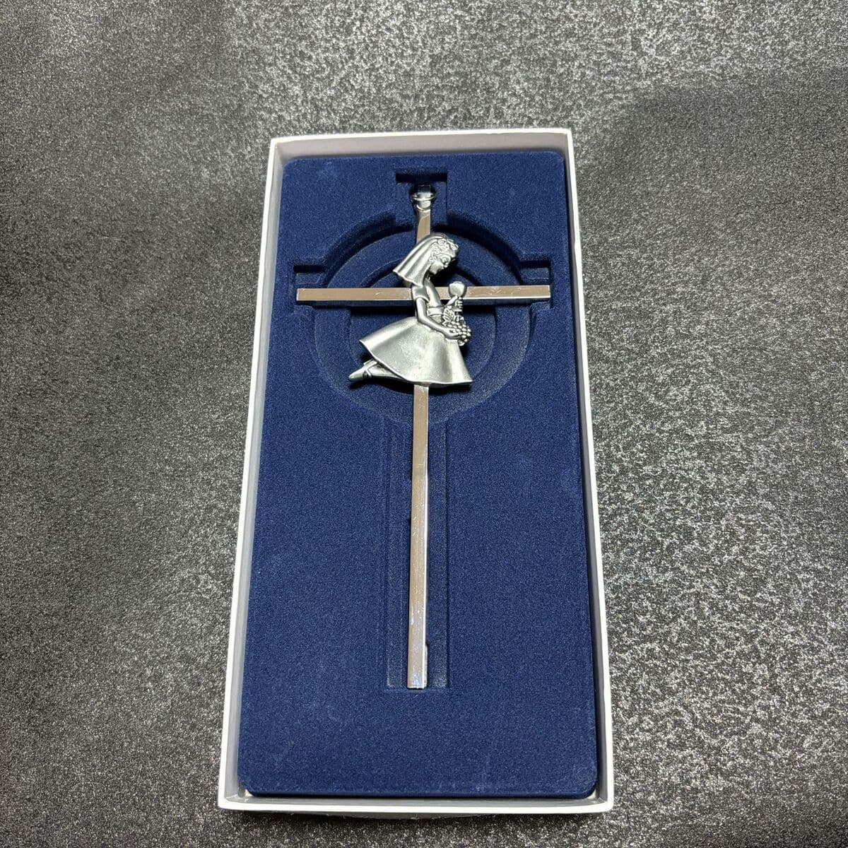 Dongguan производитель изготовил металлическую 6-дюймовую подарочную коробку религиозного креста для мальчиков и девочек