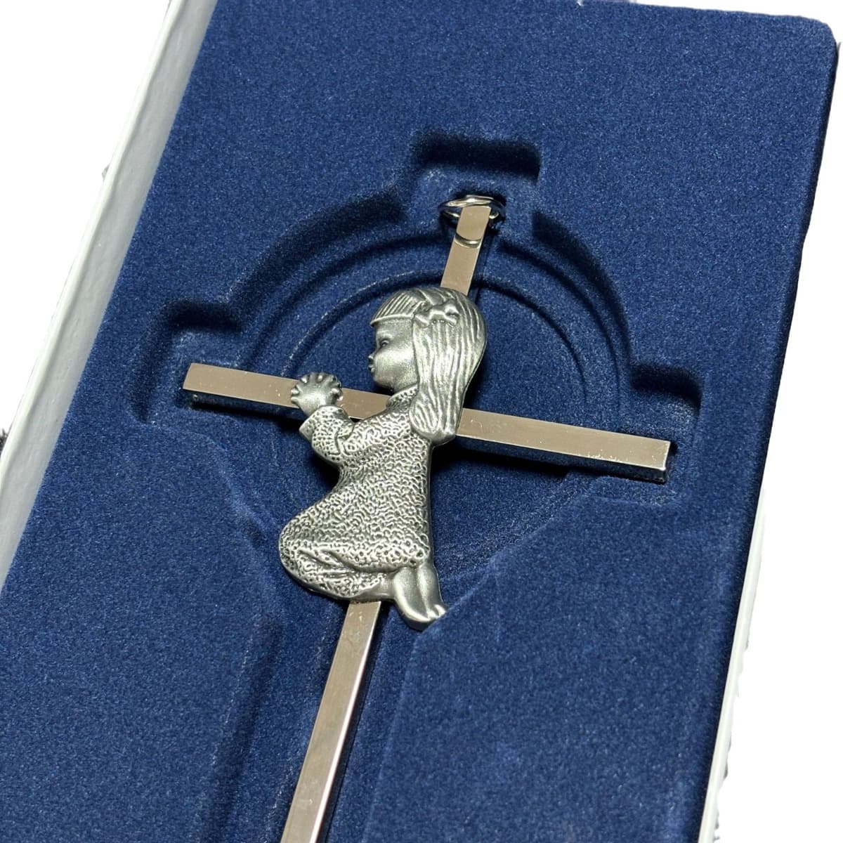 Dongguan производитель изготовил металлическую 6-дюймовую подарочную коробку религиозного креста для мальчиков и девочек