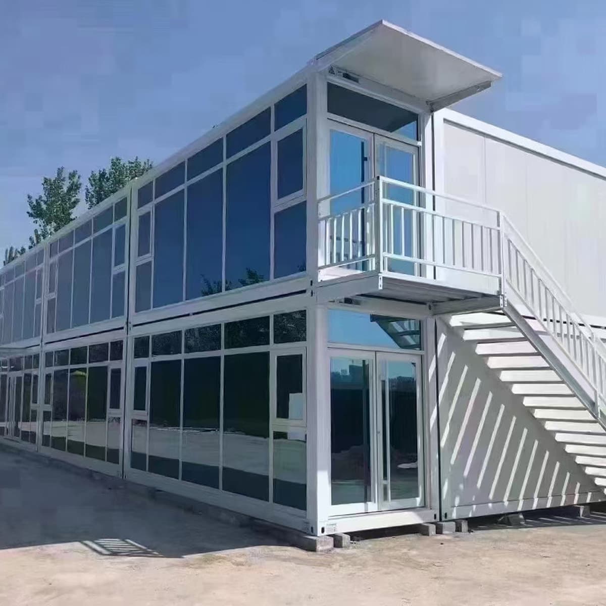 Жилье контейнерный дом на строительной площадке общежитие