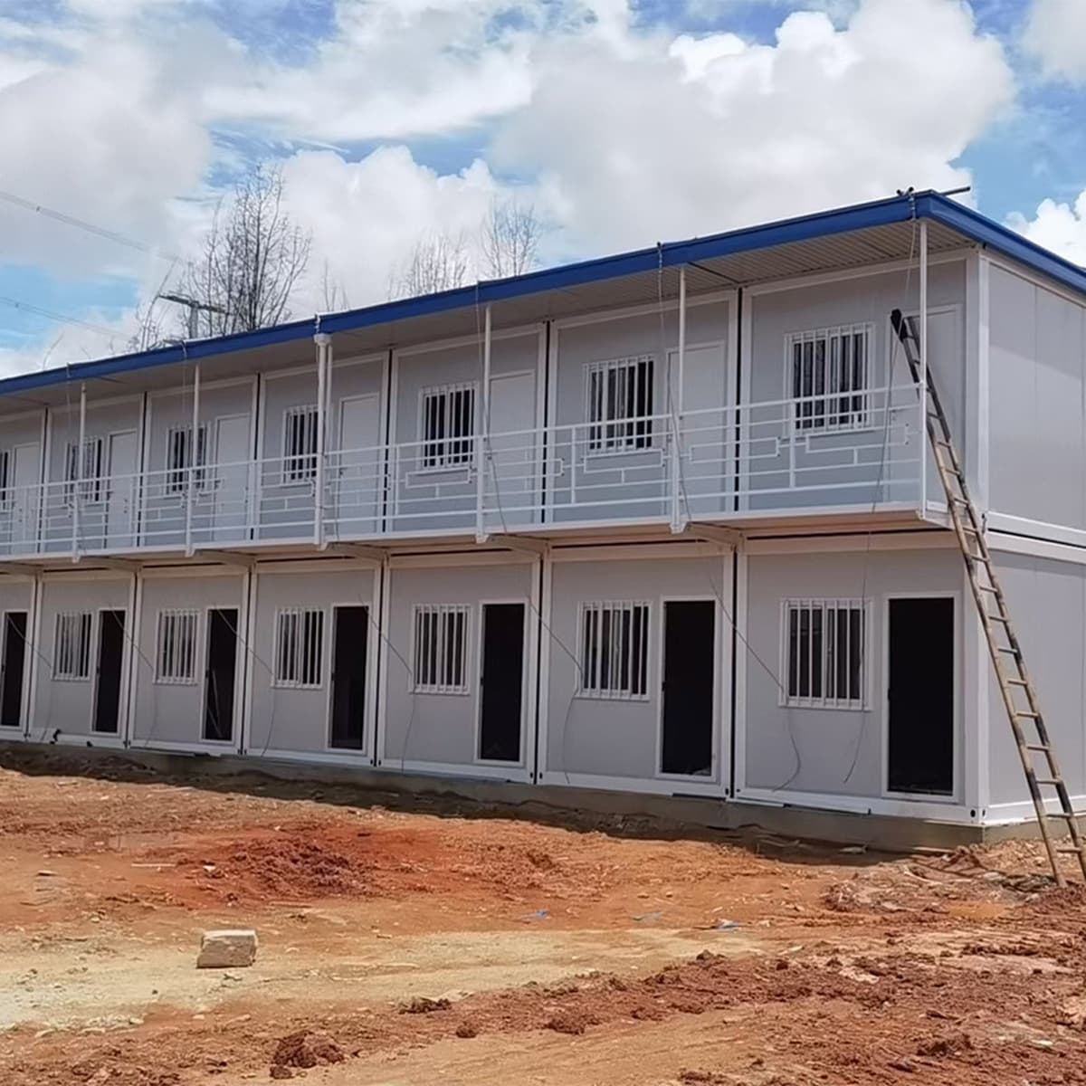 Жилье контейнерный дом на строительной площадке общежитие