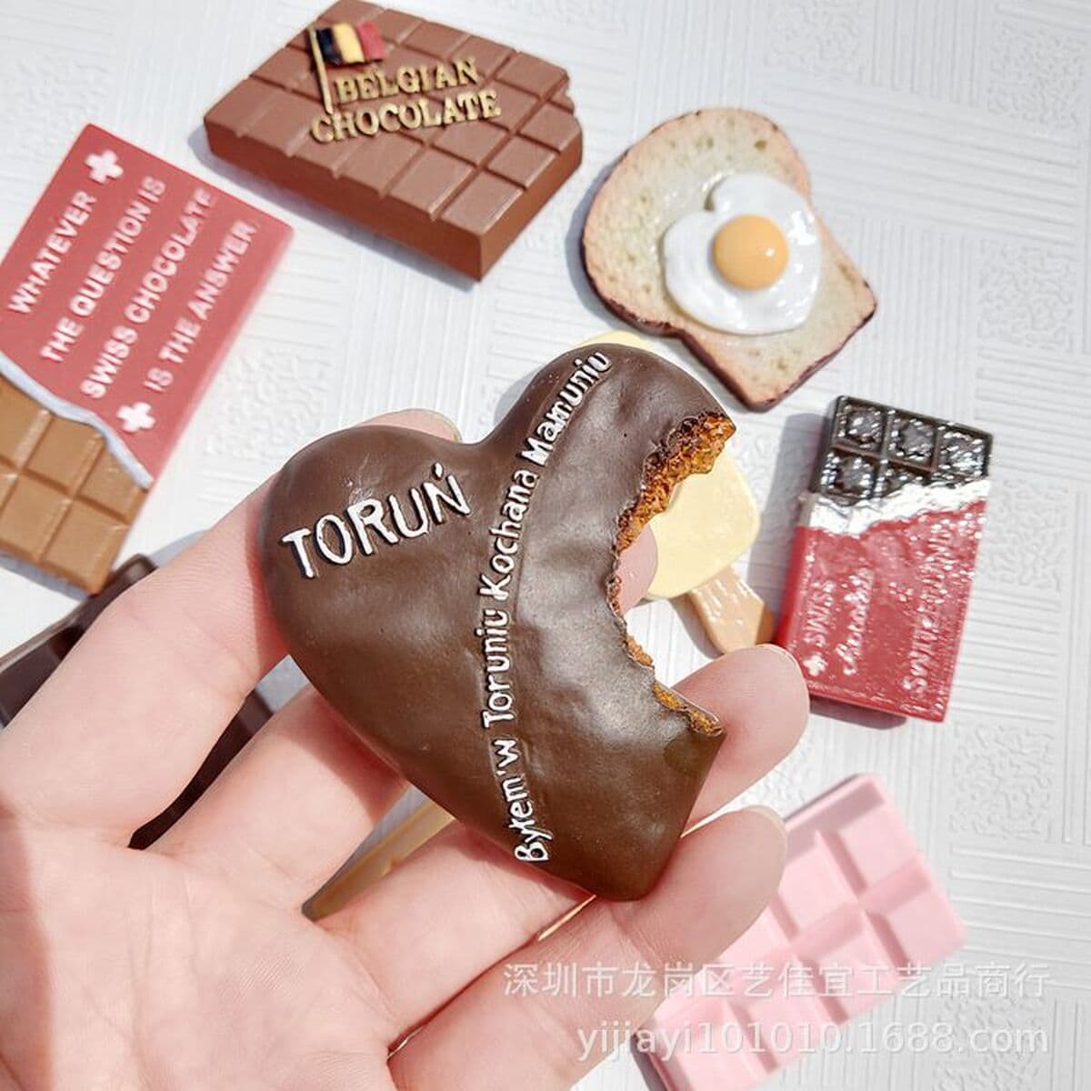 Туристические сувениры: швейцарский шоколад в форме яйца, хлебные тосты, магниты, 3D-магниты из смолы для холодильника