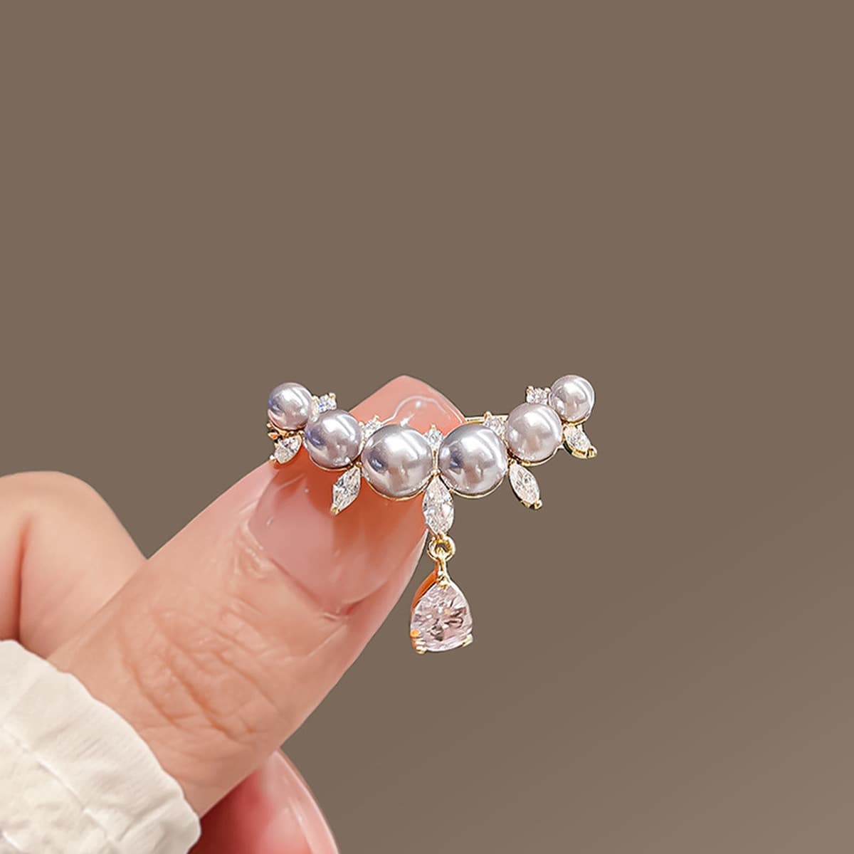 Новый сплав броши высокого уровня чувство ниши женщины оптом высокого класса пиджак пальто костюм высокого класса дикий...