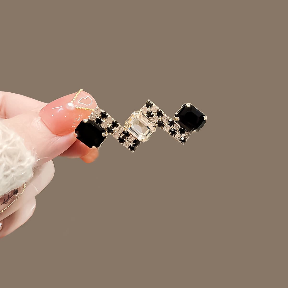 Новый сплав броши высокого уровня чувство ниши женщины оптом высокого класса пиджак пальто костюм высокого класса дикий...