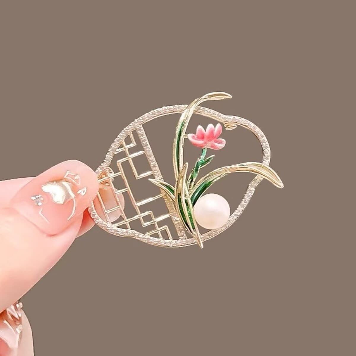 Новый сплав броши высокого уровня чувство ниши женщины оптом высокого класса пиджак пальто костюм высокого класса дикий...