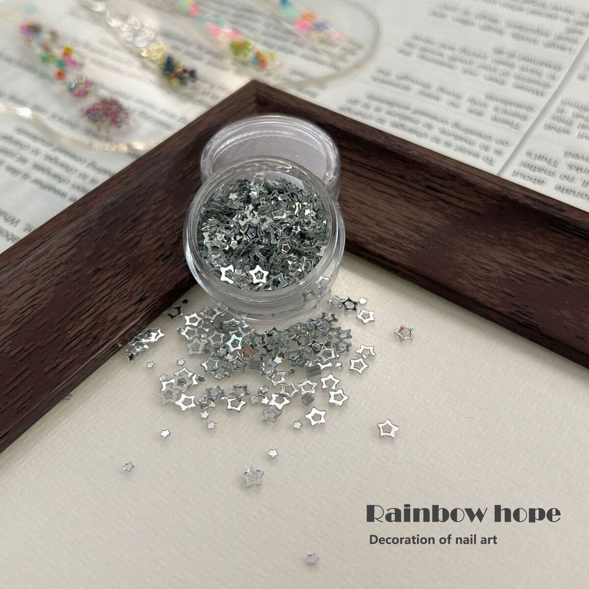 Индивидуальный материал для ногтей из бисера