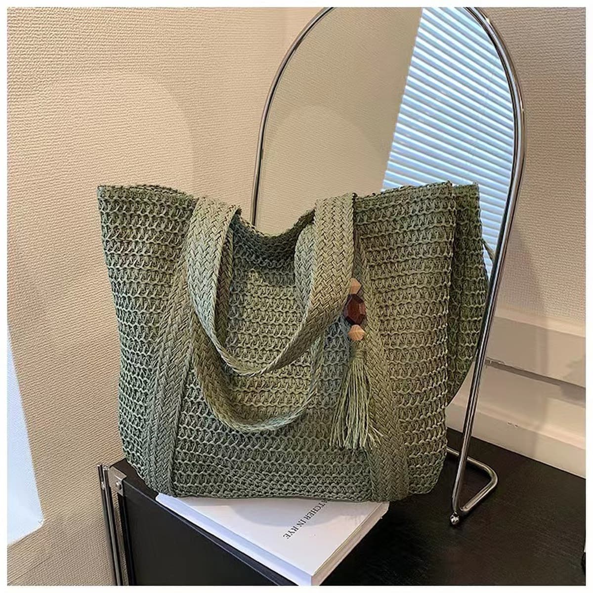 В наличии Новая стильная тканая одноцветная тканая сумка Модная сумка через плечо из бумажной веревки из соломы Персиковая...