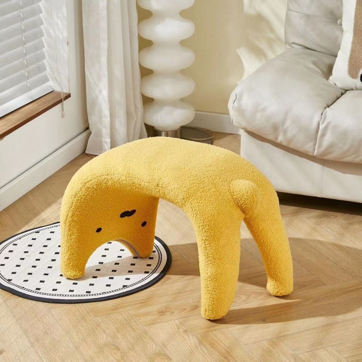 Симпатичный кошачий табурет для домашнего использования