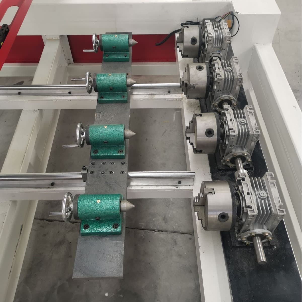 Многофункциональный гравировальный станок Huitai для гравировки на персиковых деревянных мечах, урнах, статуях Будды,...