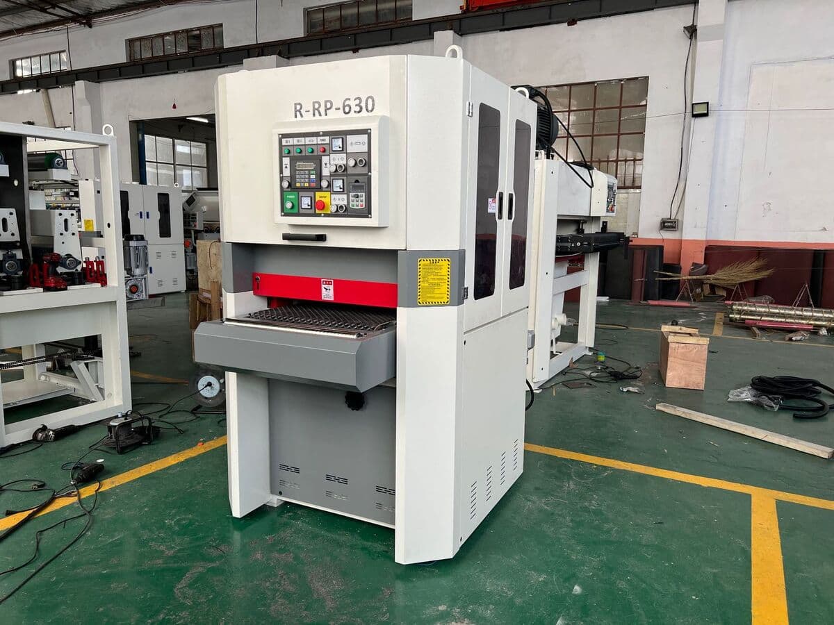 Деревообрабатывающее оборудование: полностью автоматический высокопроизводительный строгально-шлифовальный станок для...