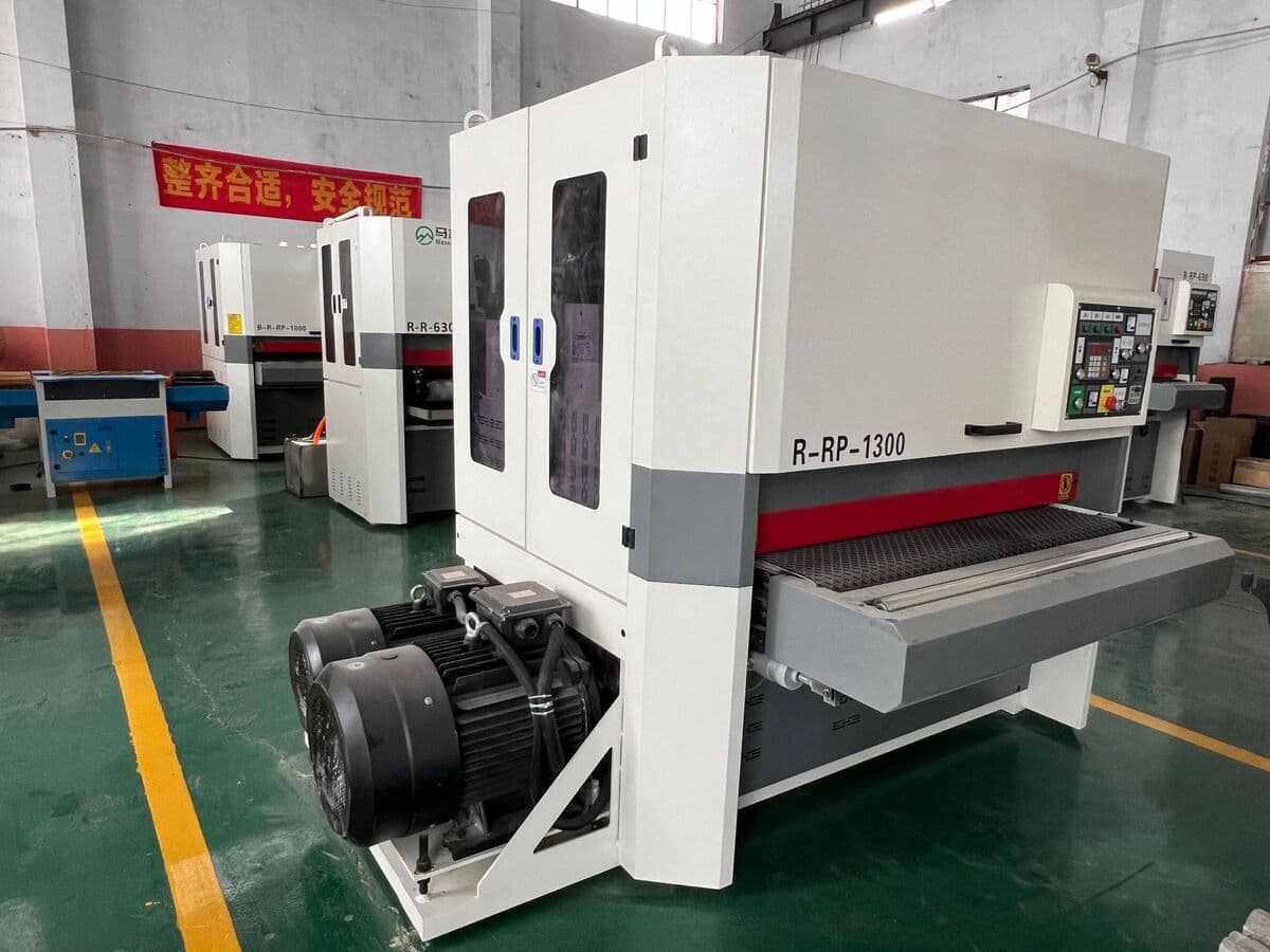 Деревообрабатывающее оборудование: полностью автоматический высокопроизводительный строгально-шлифовальный станок для...