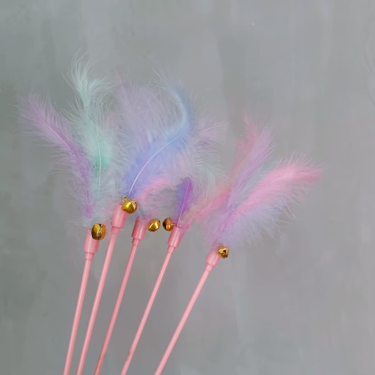 Фабрика Оптовая смешная кошачья палочка Макаронный цвет Кошачий колокольчик перо забавная кошачья палочка поставки игрушки...