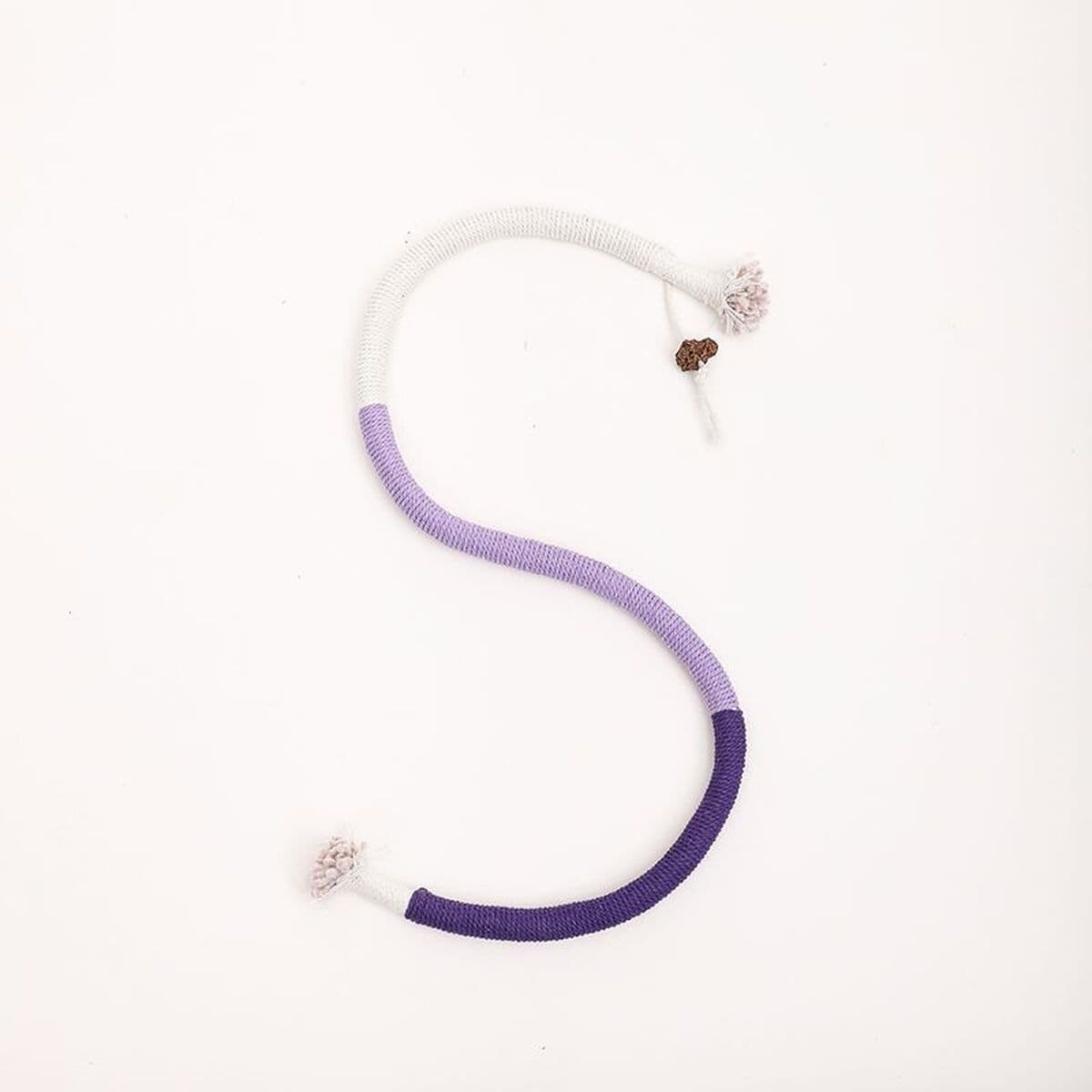 Кошка кусает веревку Кошка игрушка от привет