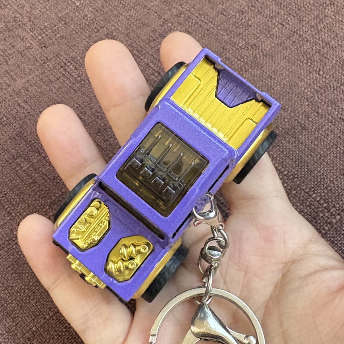 Креативный мини-брелок для ключей из сплава с откидной крышкой, детская модель, брелок для ключей от машины, машина с...