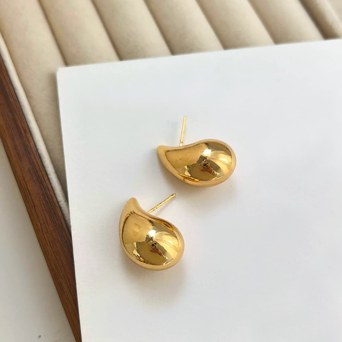 Возвращайте новым и старым клиентам ювелирную коллекцию, модные нишевые серьги, аксессуары для волос, ожерелья для женщин.