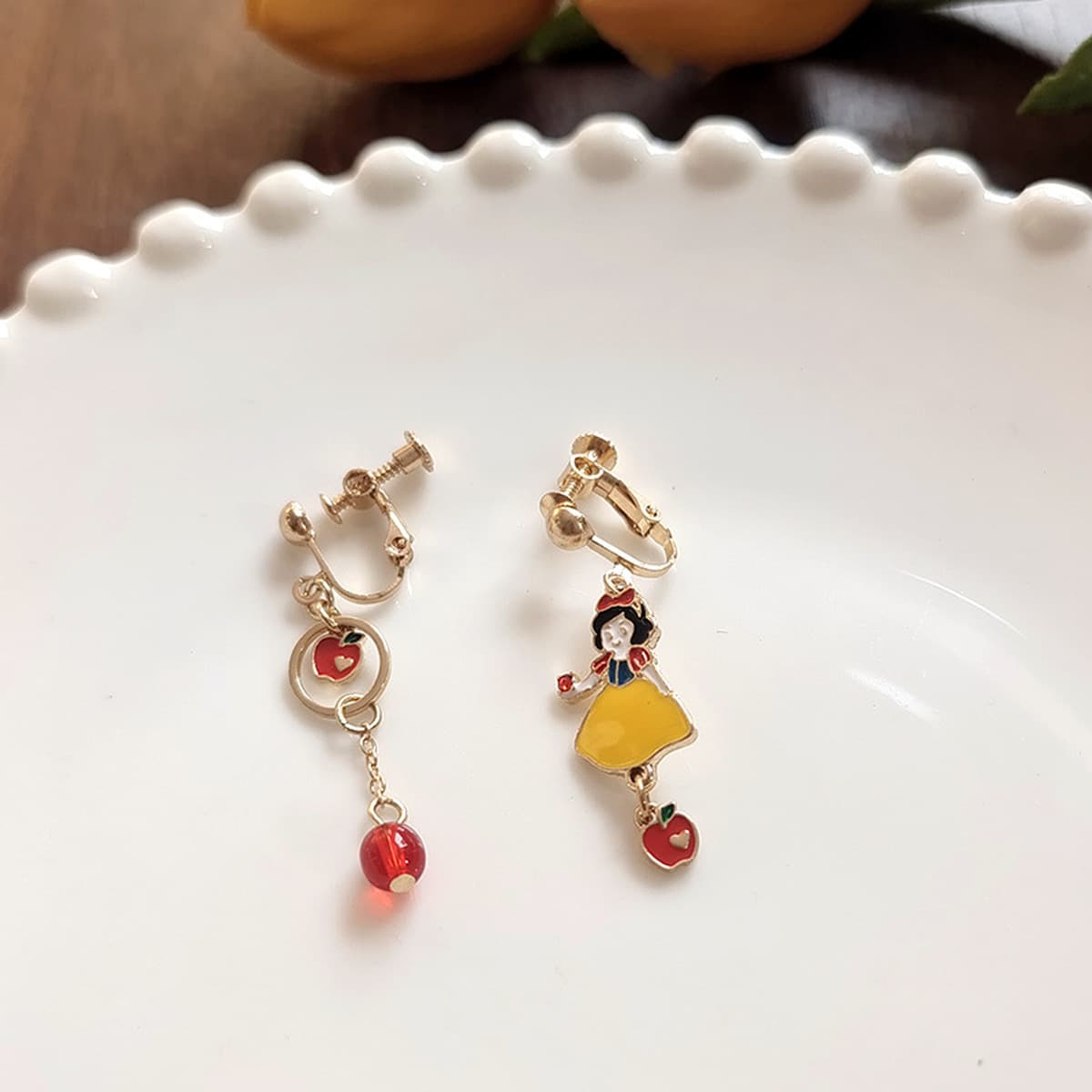 Возвращайте новым и старым клиентам ювелирную коллекцию, модные нишевые серьги, аксессуары для волос, ожерелья для женщин.