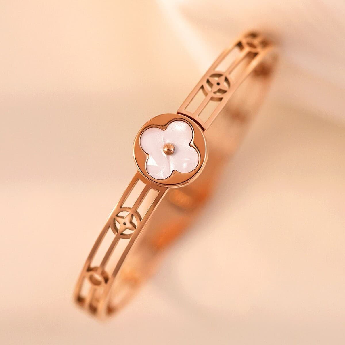 Женский браслет с четырехлистным клевером, покрытый гальваническим покрытием, не выцветает, экологичный, европейский и...