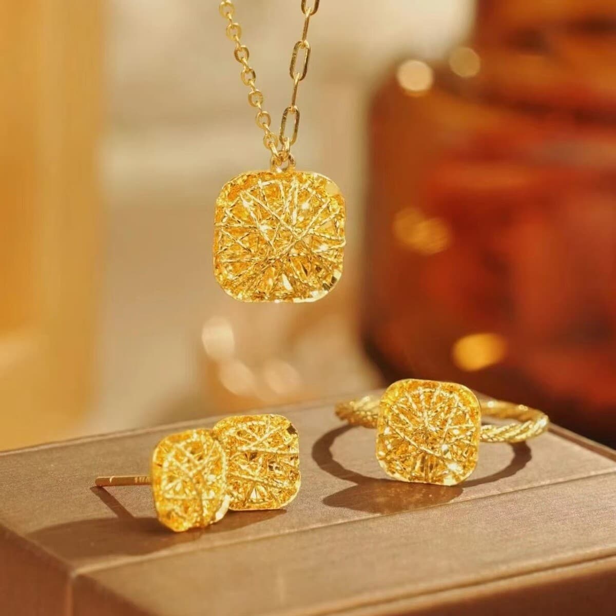 Новый набор ювелирных изделий из песочного золота: серьги в форме маленьких кубиков сахара, кольцо и ожерелье в стиле легкой...