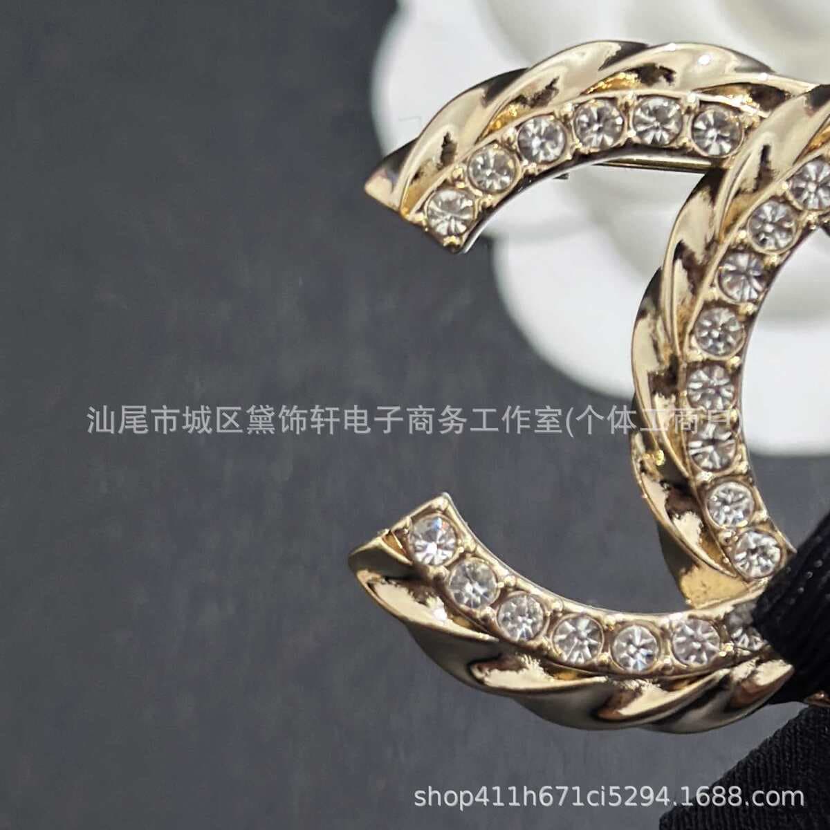 Брошь Chanel Double C с полным алмазным паве, квадратная брошь с бриллиантами и жемчугом, брошь-камелия Chanel, маленькая...