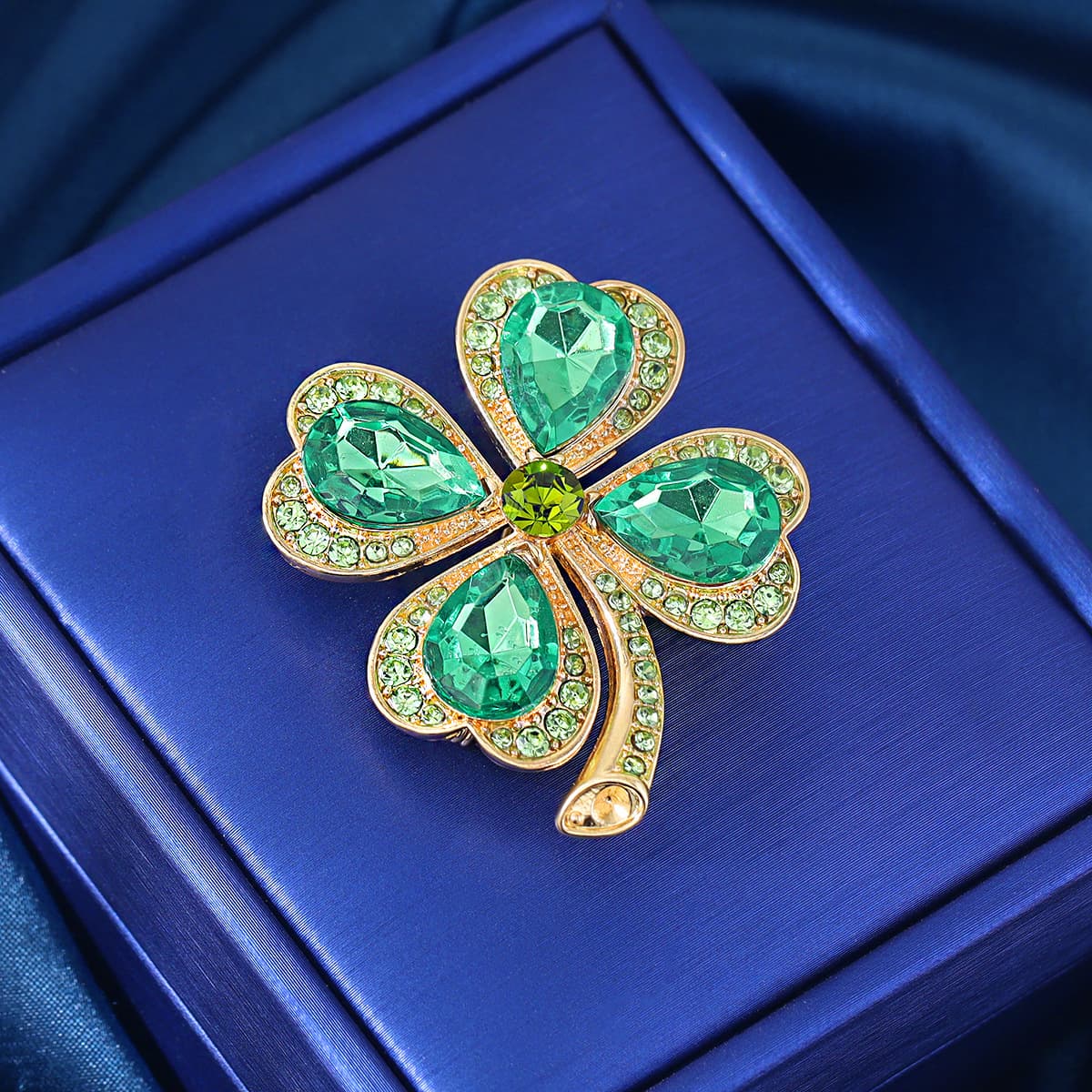 Новая трансграничная имитация изумрудной четырехлистной брошь, достойная и элегантная, маленький ароматный корсаж, булавка в...
