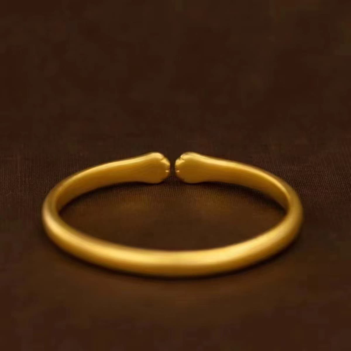 Бутик кошачьих когтей открыл простой браслет с позолоченным браслетом