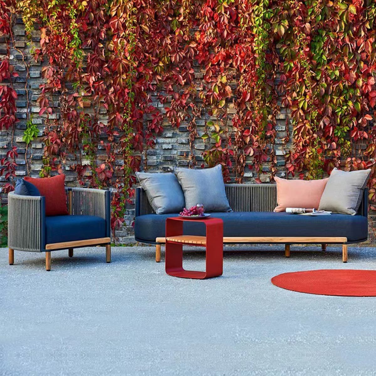 Открытый диван Вилла Повседневная комбинация Диван из ротанга Журнальный столик из цельного дерева Открытый сад Двор...